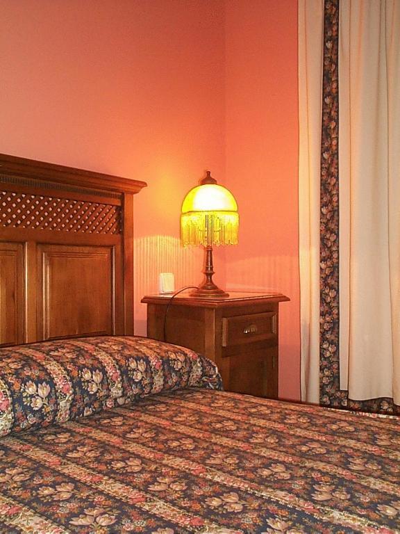 Posada De La Abadia - Adults Only Santillana del Mar Room photo