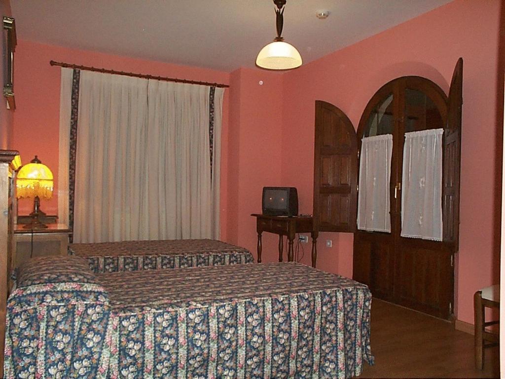Posada De La Abadia - Adults Only Santillana del Mar Room photo